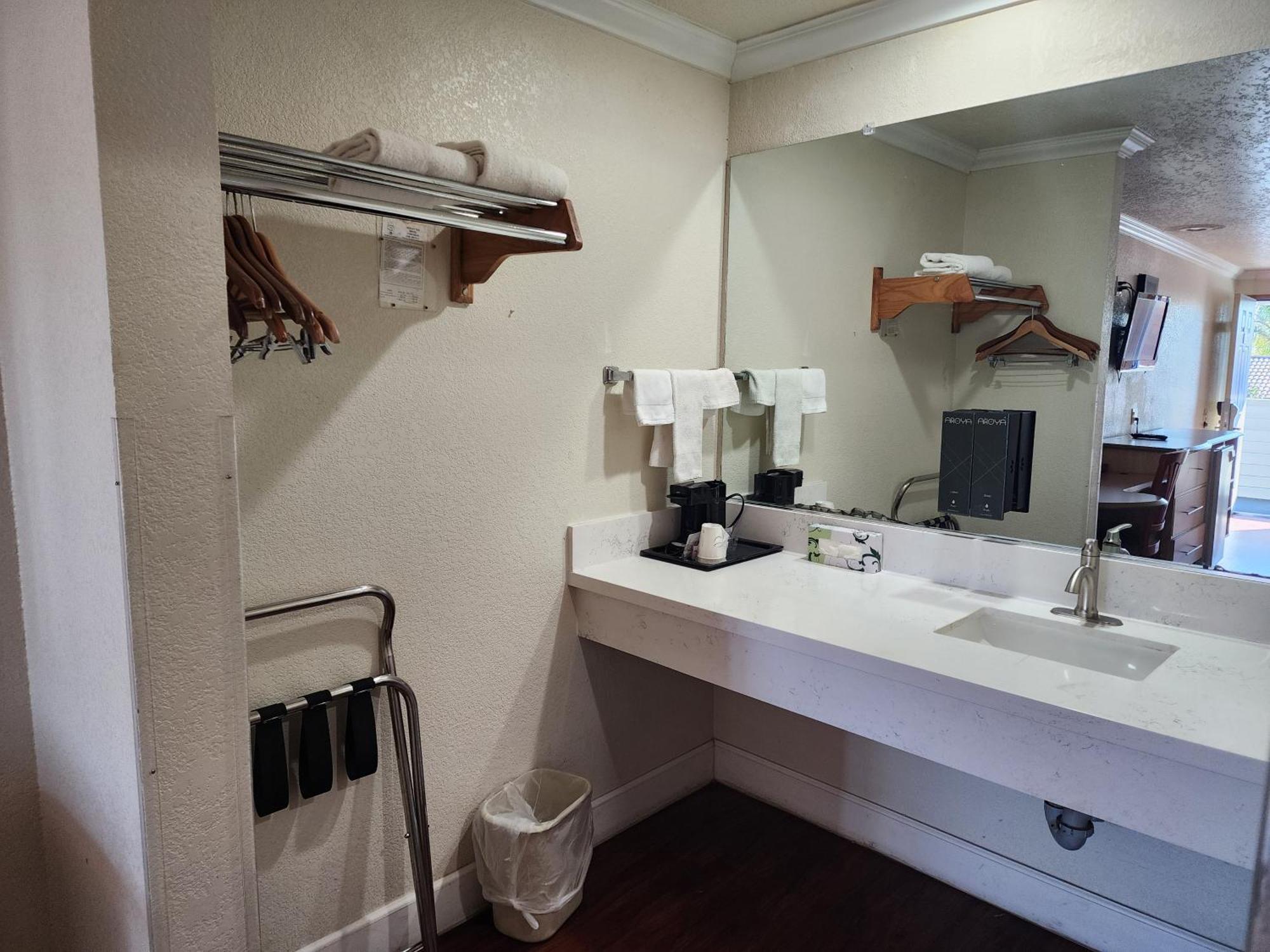 Budget Inn Corcoran Екстериор снимка
