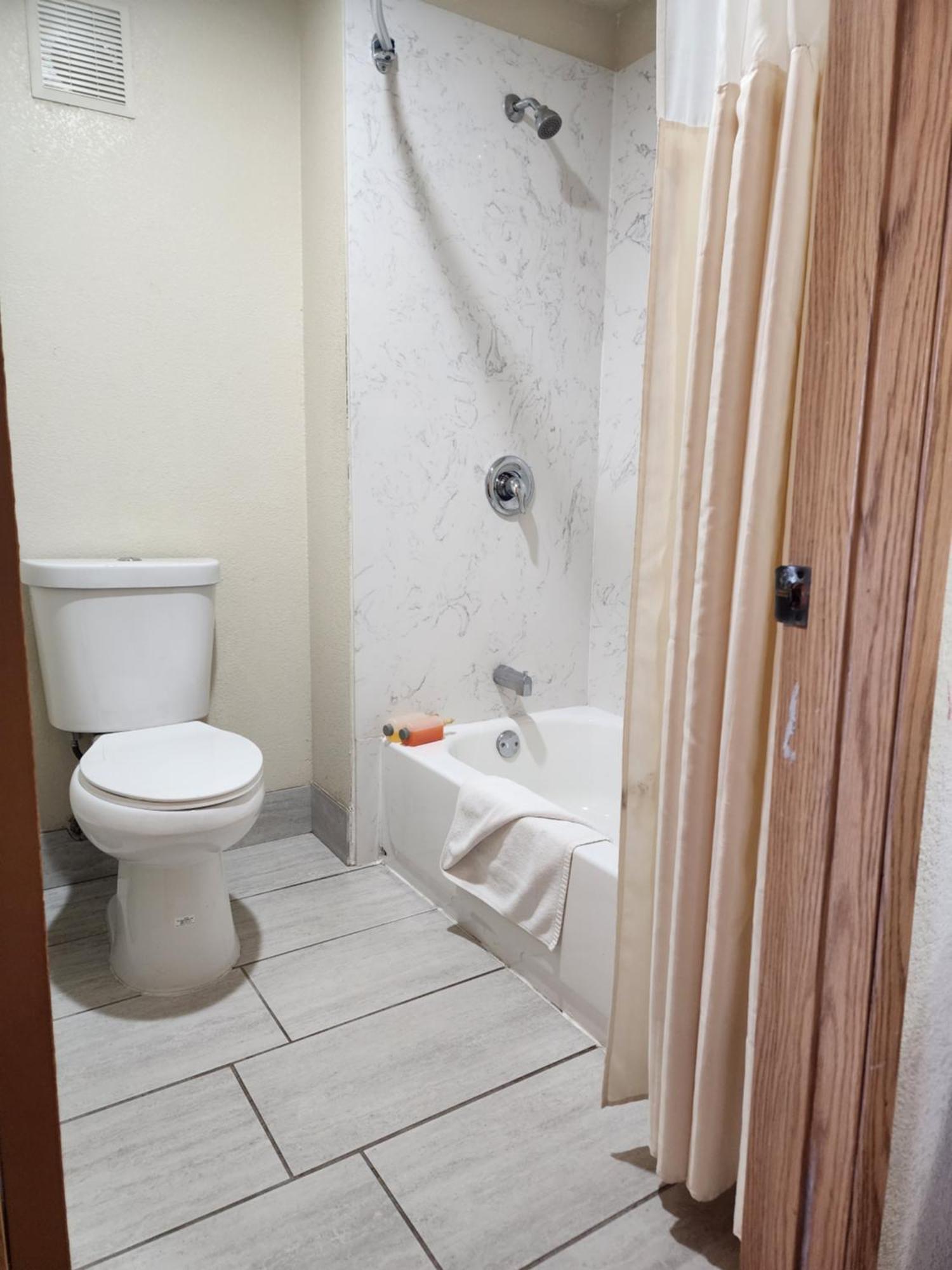 Budget Inn Corcoran Екстериор снимка