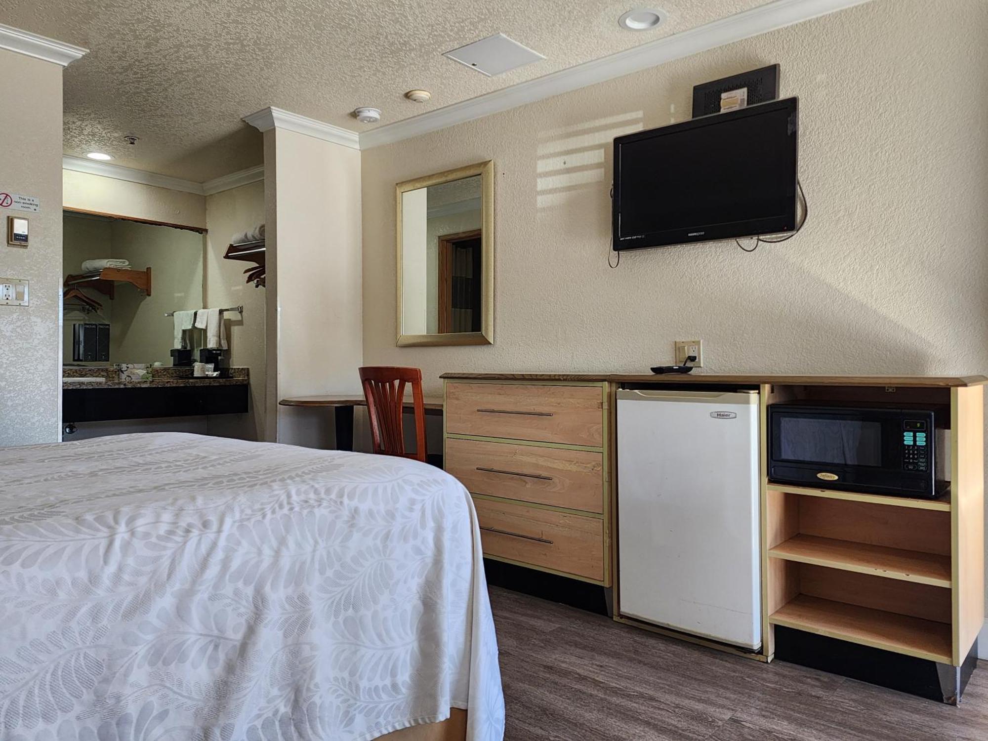 Budget Inn Corcoran Екстериор снимка