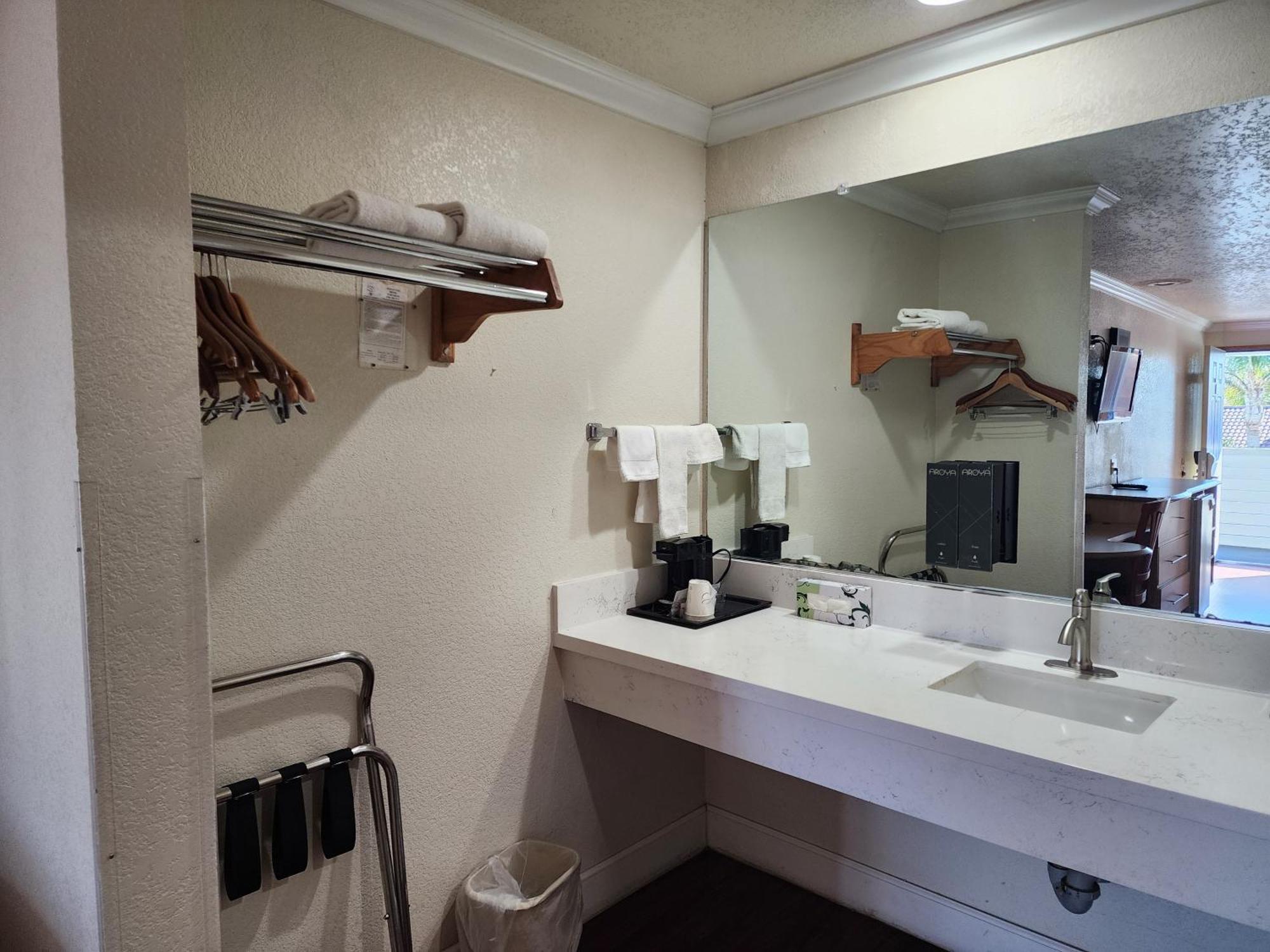 Budget Inn Corcoran Екстериор снимка