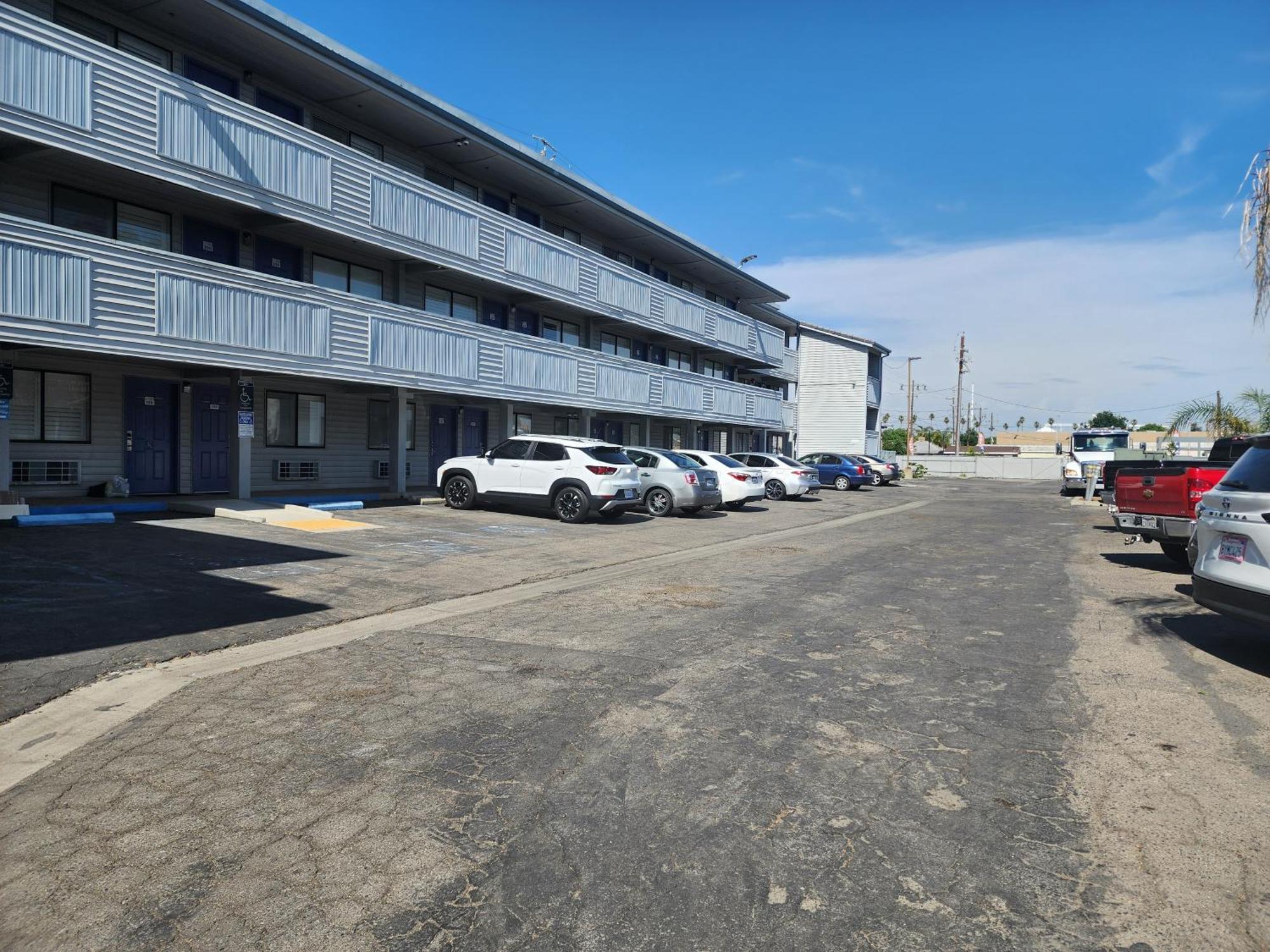 Budget Inn Corcoran Екстериор снимка