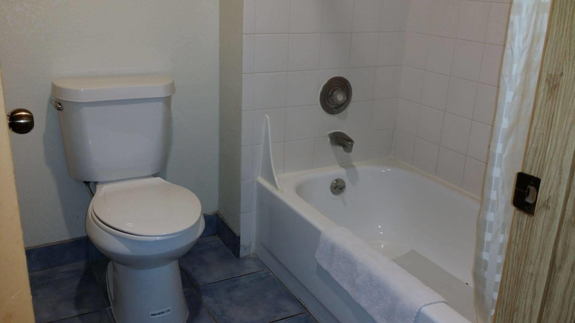 Budget Inn Corcoran Екстериор снимка